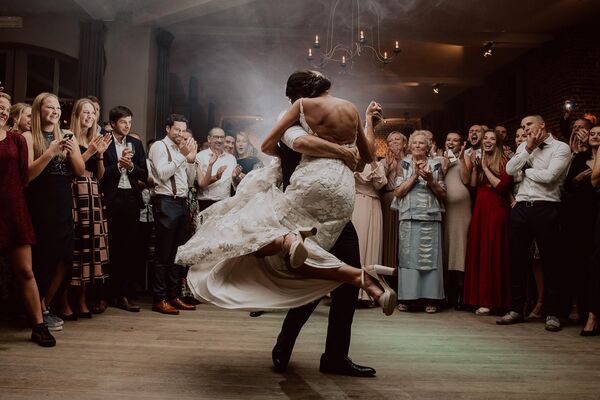 Bức ảnh của nhiếp ảnh gia Bỉ Salien Van Hauwaert, giải hai hạng mục DanceFloor cuộc thi 2024 International Wedding Photographer of the Year - Sputnik Việt Nam