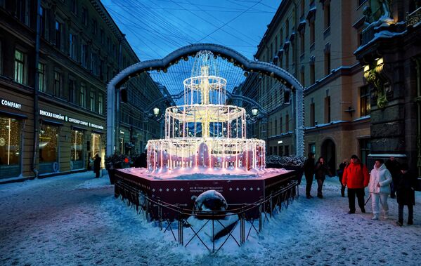 Trang trí đón Năm mới ở trung tâm St. Petersburg - Sputnik Việt Nam