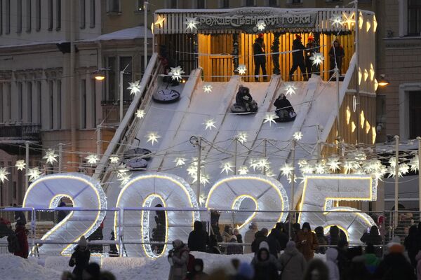 Trang trí đón Năm mới ở St. Petersburg - Sputnik Việt Nam