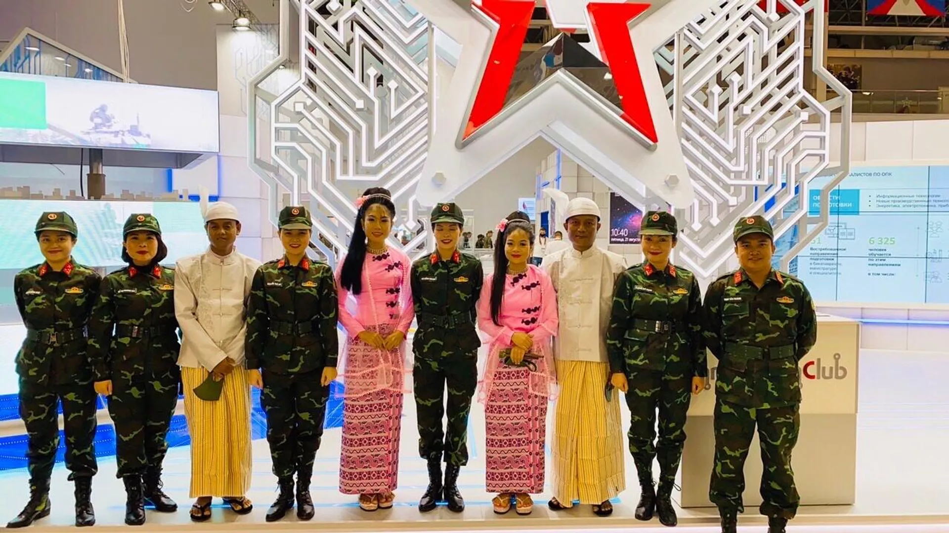 Trung tá Trịnh Văn Phương (giảng viên Trường Đại học Văn hóa Nghệ thuật Quân đội) tham gia Army Games tại Nga Trung tá Trịnh Văn Phương (giảng viên Trường Đại học Văn hóa Nghệ thuật Quân đội) tham gia Army Games tại Nga - Sputnik Việt Nam, 1920, 17.12.2024