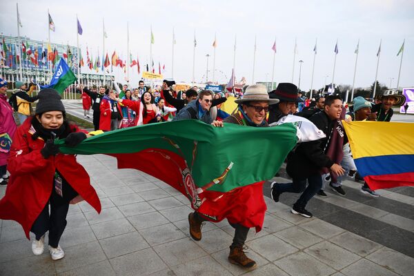 Những người tham gia festival thanh niên từ các quốc gia trên thế giới trên lãnh thổ liên bang &quot;Sirius&quot; ở Sochi - Sputnik Việt Nam