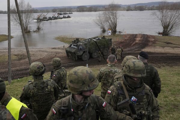 Quân đội Ba Lan và các nước NATO khác tham gia cuộc tập trận quân sự Stead fast Defender 24 ởKozheniewo, Ba Lan - Sputnik Việt Nam