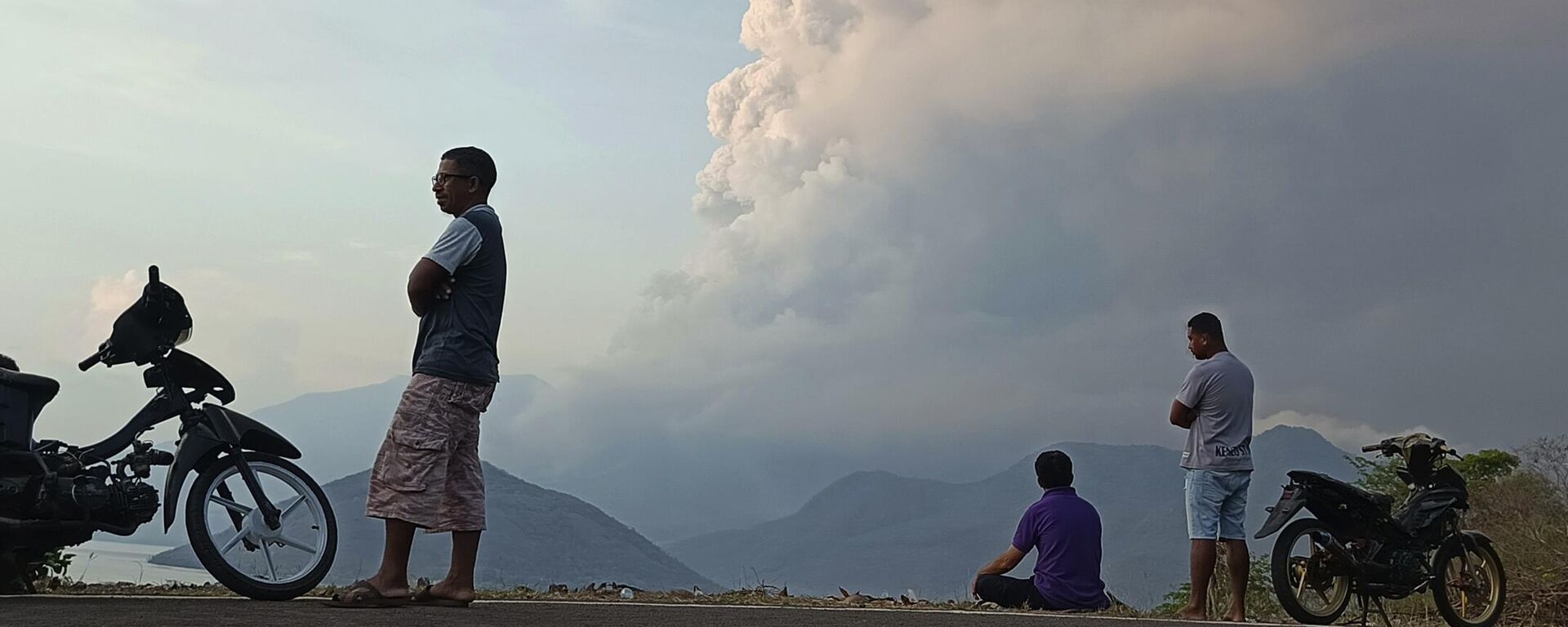 Vụ phun trào núi lửa Lewotobi Laki Laki ở Indonesia - Sputnik Việt Nam, 1920, 17.08.2025