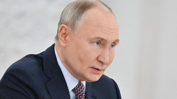 Tổng thống Vladimir Putin chủ trì cuộc họp Hội đồng Nhà nước về vấn đề gia đình - Sputnik Việt Nam