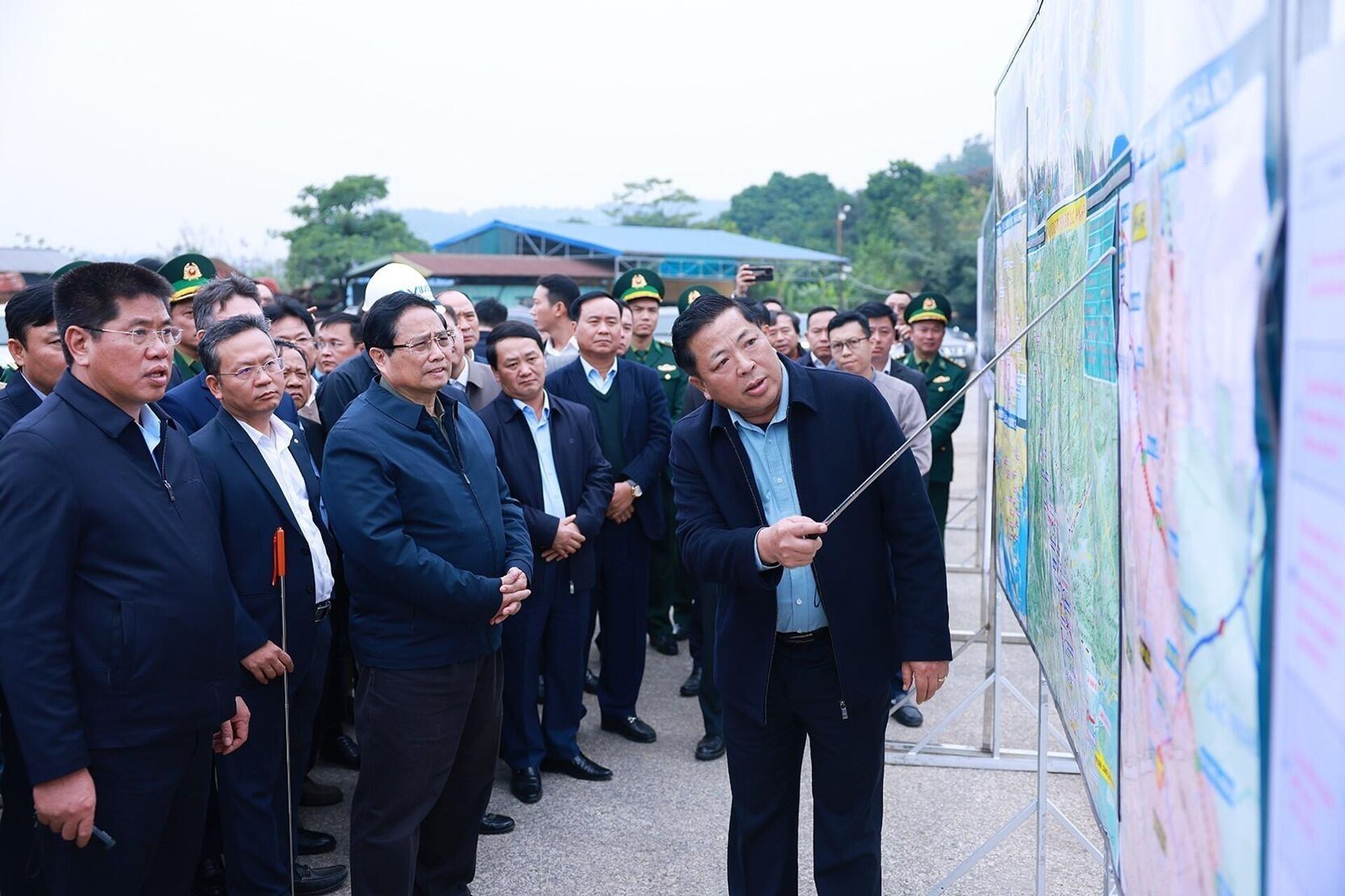 Thủ tướng Phạm Minh Chính khảo sát dự án đường sắt Lào Cai-Hà Nội-Hải Phòng đoạn qua tỉnh Lào Cai.  - Sputnik Việt Nam, 1920, 22.12.2024