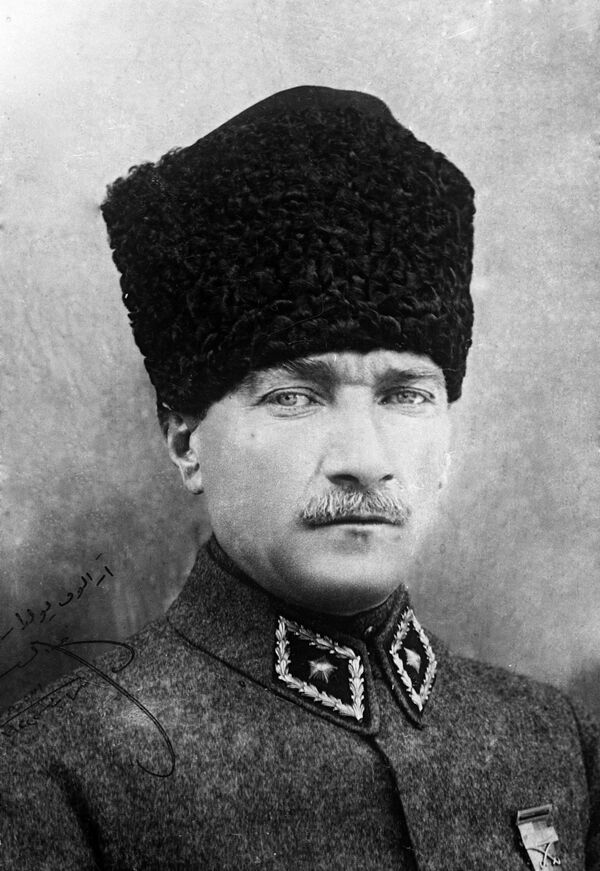 Chân dung chính trị gia Thổ Nhĩ Kỳ Mustafa Kemal Ataturk - Sputnik Việt Nam