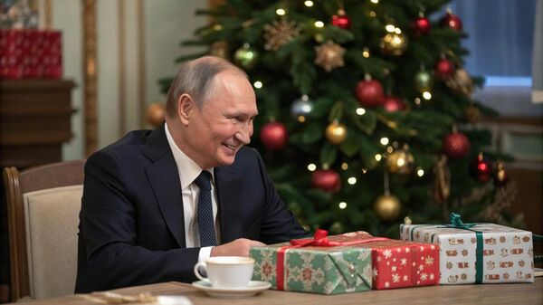 Cây Thông Ước Mơ: Tổng thống Vladimir Putin thực hiện ước mơ của cô bé  - Sputnik Việt Nam