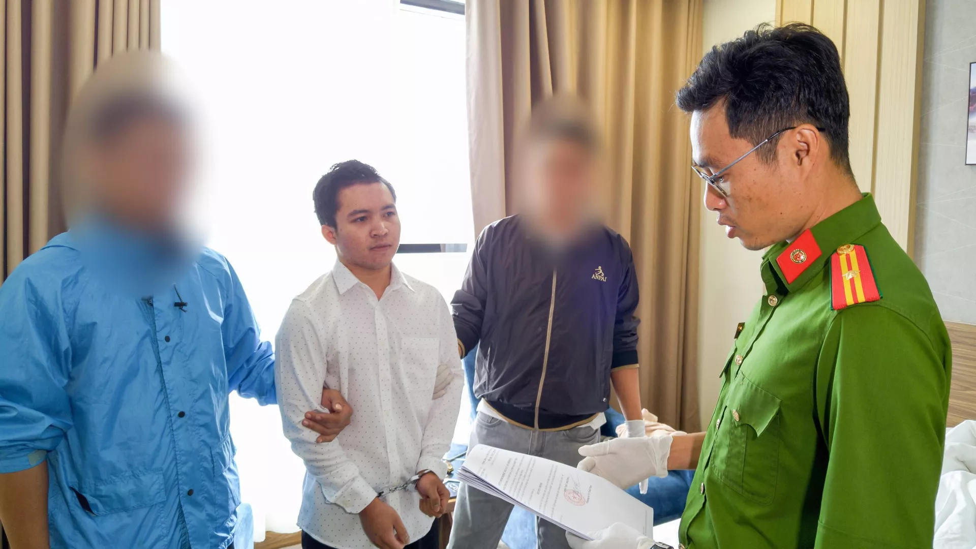 Cần Thơ: Bắt tạm giam chủ tài khoản Facebook Chu Nguyên Chương Cần Thơ: Bắt tạm giam chủ tài khoản Facebook Chu Nguyên Chương - Sputnik Việt Nam, 1920, 03.01.2025