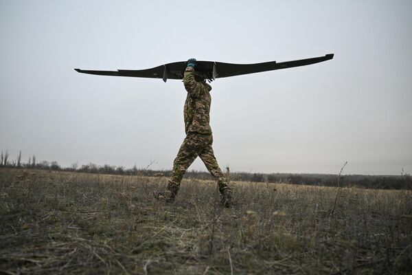 Công việc tác chiến của phi hành đoàn UAV trinh sát &quot;Superkam&quot; của cụm quân “Phía Tây” của Nga theo hướng Krasnyi Lyman - Sputnik Việt Nam