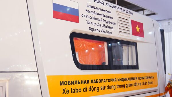 Chiếc xe xét nghiệm di động Nga trao tặng cho Việt Nam - Sputnik Việt Nam