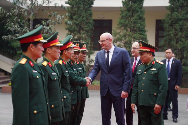 Phó Thủ tướng Chính phủ Liên bang Nga Dmitry Chernyshenko đến thăm và làm việc tại Trung tâm Nhiệt đới Việt - Nga - Sputnik Việt Nam