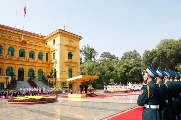 Ngày 14 tháng 1 năm 2025. Thủ tướng Nga Mikhail Mishustin và Thủ tướng Việt Nam Phạm Minh Chính tại lễ đón chính thức tại Hà Nội - Sputnik Việt Nam