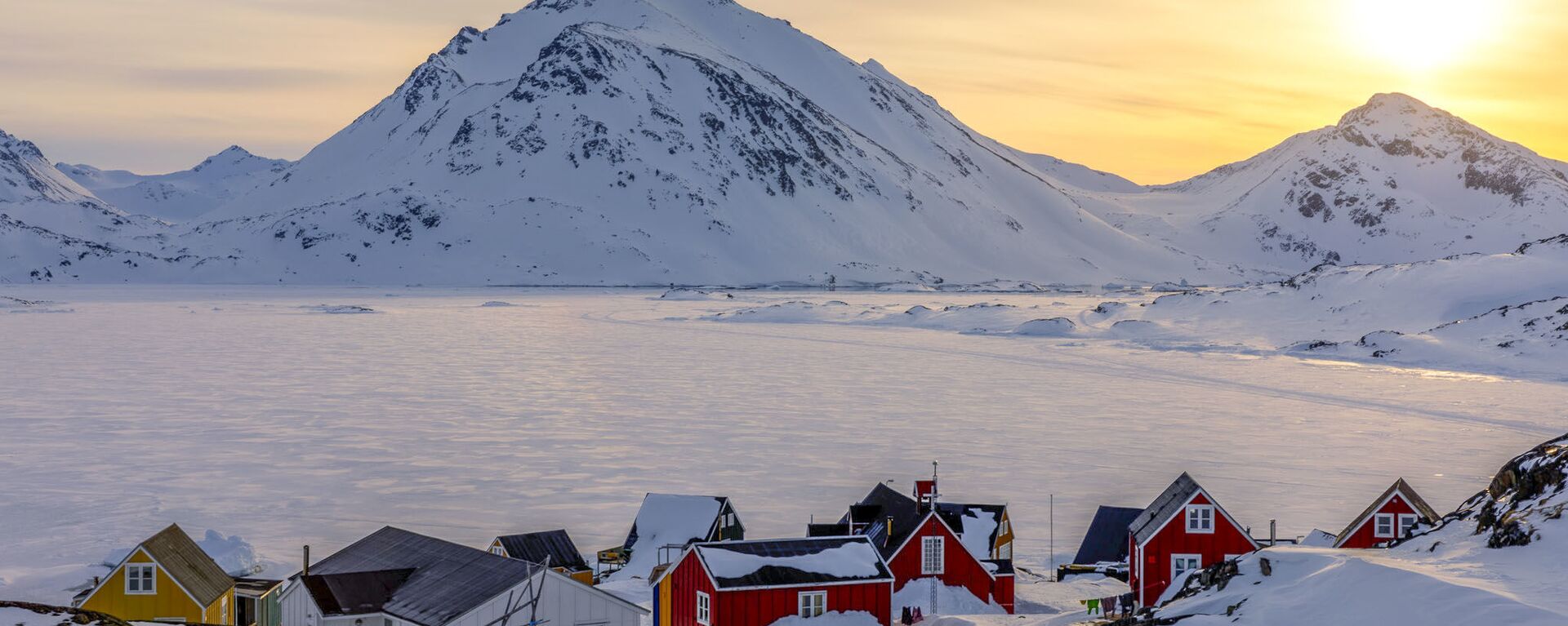 Quang cảnh ngôi làng Kulusuk của Greenland - Sputnik Việt Nam, 1920, 15.01.2025