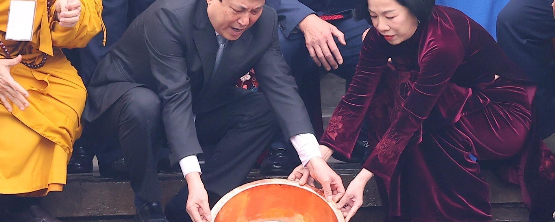 Chủ tịch nước Lương Cường thả cá chép tiễn ông Công, ông Táo - Sputnik Việt Nam, 1920, 19.01.2025