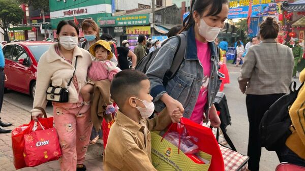 Chuyến tàu yêu thương kết nối mùa xuân - Sputnik Việt Nam