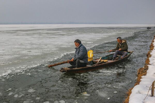 Hồ Dal đóng băng ở Srinagar - Sputnik Việt Nam