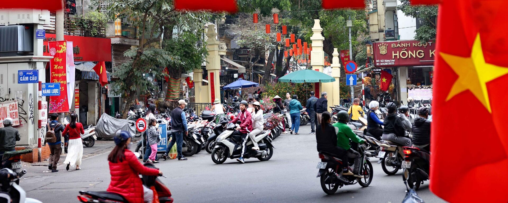 Chợ hoa Hàng Lược nhộn nhịp ngày giáp Tết - Sputnik Việt Nam, 1920, 04.02.2025