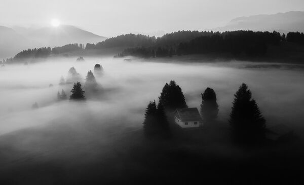 Tác phẩm của nhiếp ảnh gia Slovenia Aleš Krivec – Giải Nhất hạng mục Travel In Monochrome Portfolio (Du Lịch Qua Ảnh Đơn Sắc) - Sputnik Việt Nam