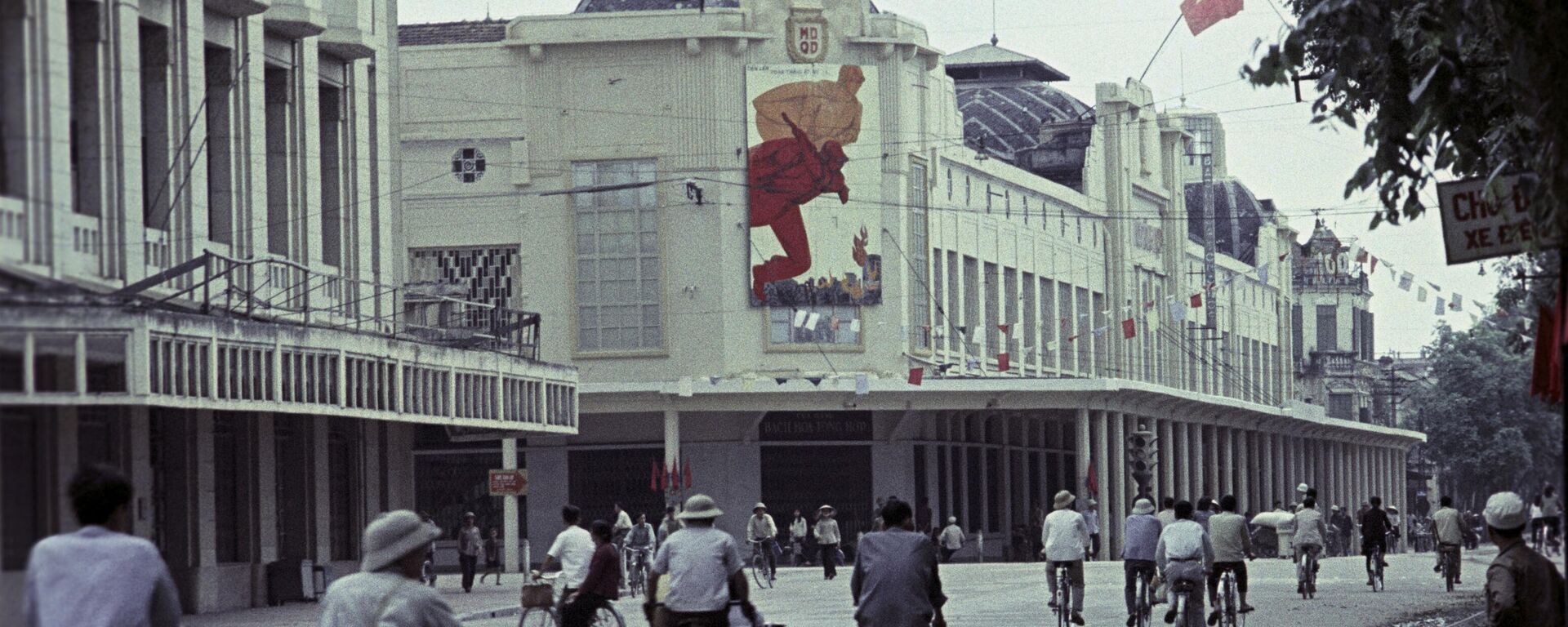 Cửa hàng bách hóa trung tâm tại Hà Nội, Cộng hòa Dân chủ Nhân dân Việt Nam - Sputnik Việt Nam, 1920, 30.01.2025