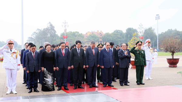 Lãnh đạo Đảng, Nhà nước vào Lăng viếng Bác nhân dịp Tết Nguyên đán Ất Tỵ 2025 - Sputnik Việt Nam