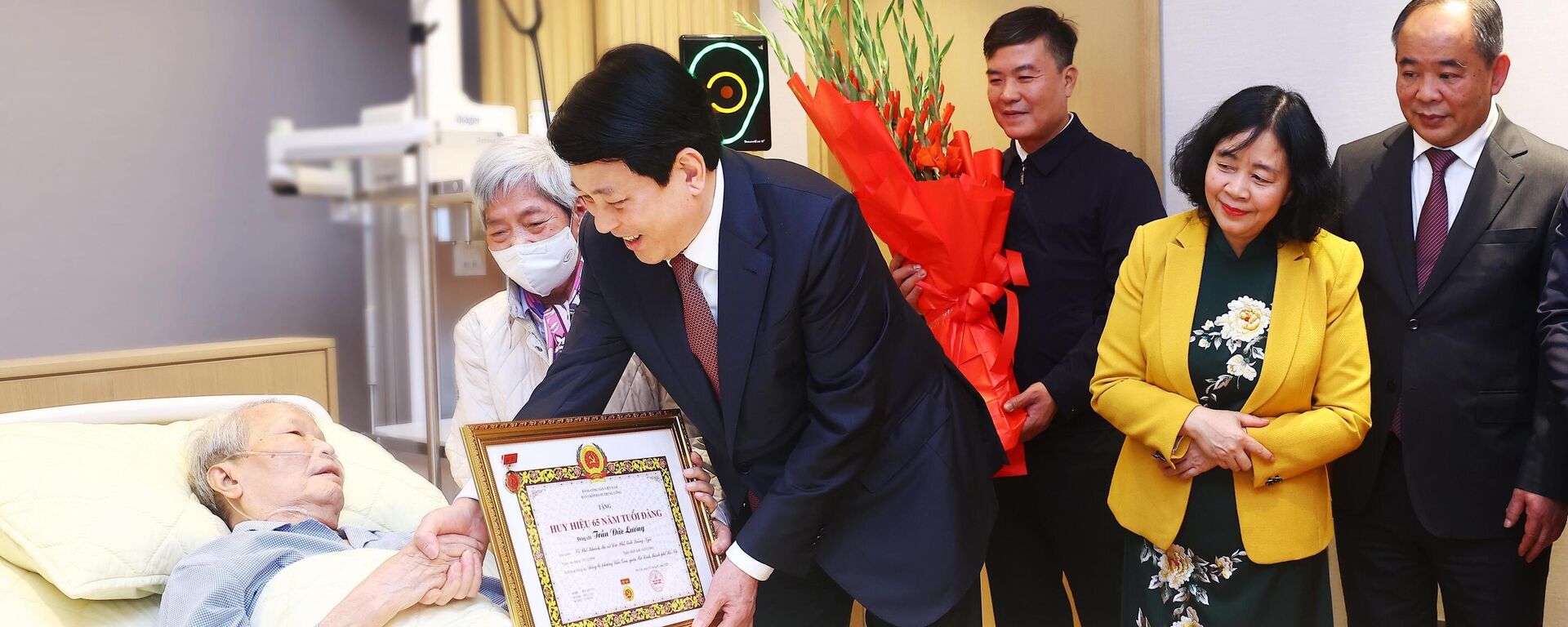 Chủ tịch nước Lương Cường trao Huy hiệu 65 năm tuổi Đảng tặng nguyên Chủ tịch nước Trần Đức Lương - Sputnik Việt Nam, 1920, 03.02.2025