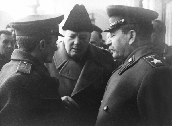 Cuộc trò chuyện giữa Nguyên soái Liên Xô Joseph Vissarionovich Stalin và Thủ tướng Anh Winston Churchill - Sputnik Việt Nam