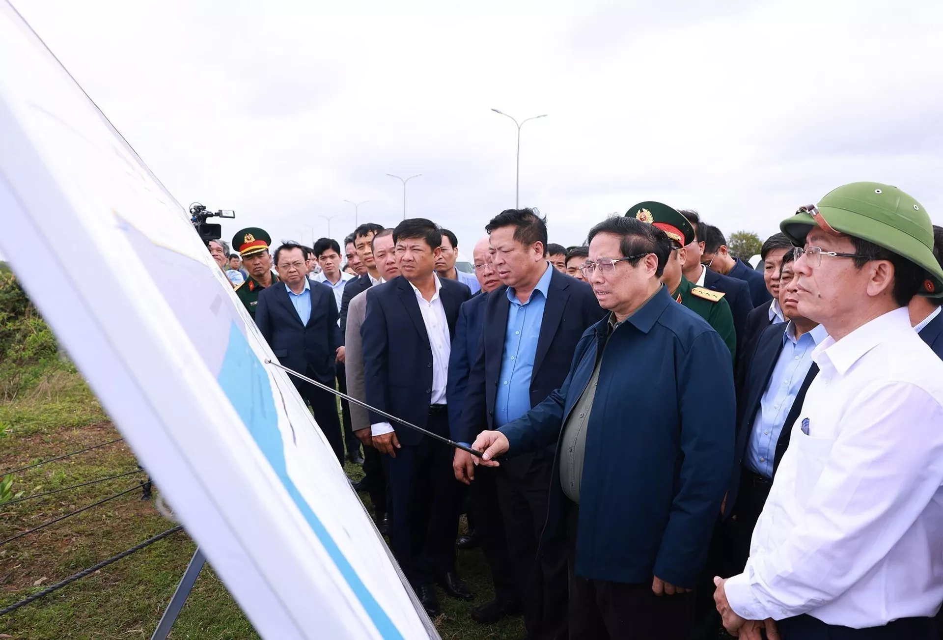 Thủ tướng Phạm Minh Chính kiểm tra, khảo sát dự án nâng cấp, mở rộng sân bay Chu Lai Thủ tướng Phạm Minh Chính kiểm tra, khảo sát dự án nâng cấp, mở rộng sân bay Chu Lai - Sputnik Việt Nam, 1920, 08.02.2025