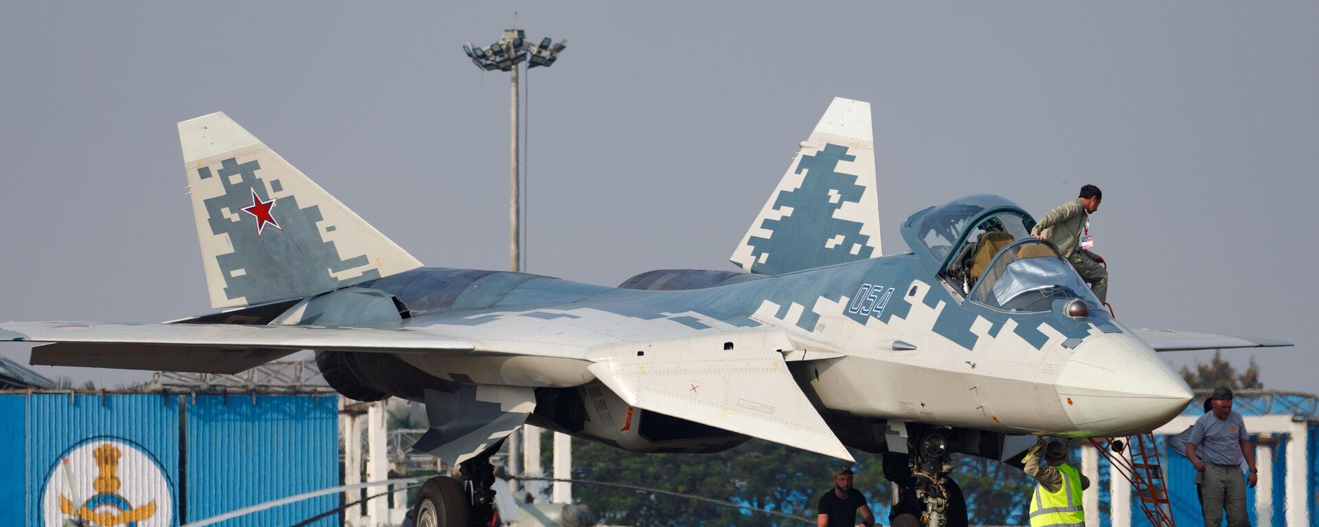 Máy bay Su-57 của Nga tại tại triển lãm Aero India tổ chức tại Căn cứ Không quân Yelahanka ở Bangalore, miền nam Ấn Độ - Sputnik Việt Nam, 1920, 24.05.2025