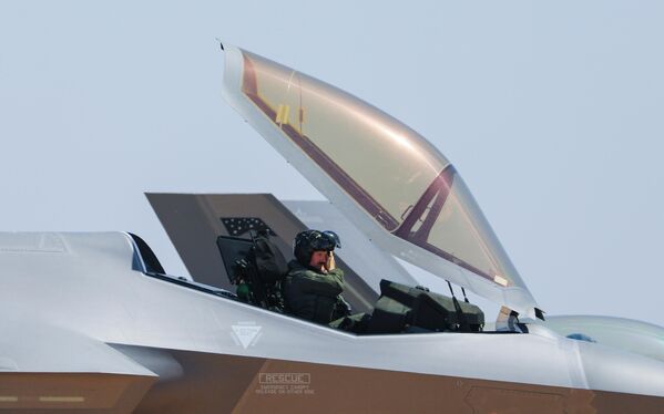 Đây là máy bay tiêm kích-ném bom F-35 tại Triển lãm hàng không vũ trụ quốc tế lần thứ 15 Aero India 2025 - Sputnik Việt Nam