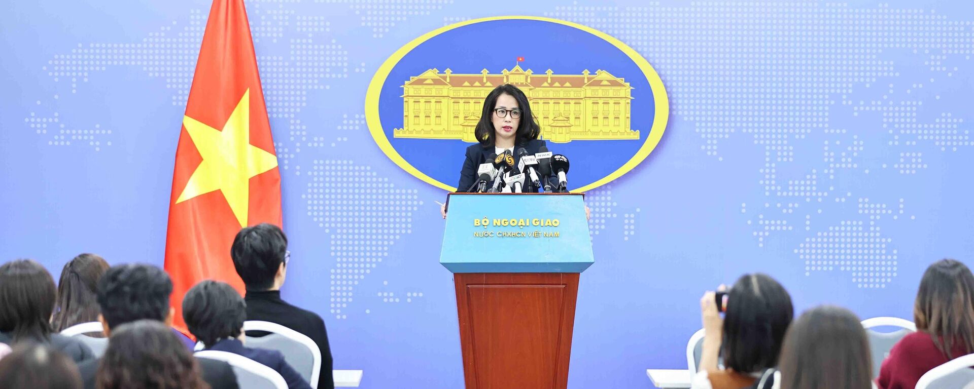 Người phát ngôn Bộ Ngoại giao Phạm Thu Hằng chủ trì họp báo. - Sputnik Việt Nam, 1920, 04.04.2025