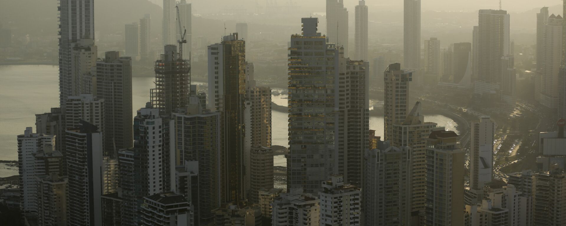 Panama City skyline is seen at sunset in Panama (File) - Sputnik Việt Nam, 1920, 14.02.2025