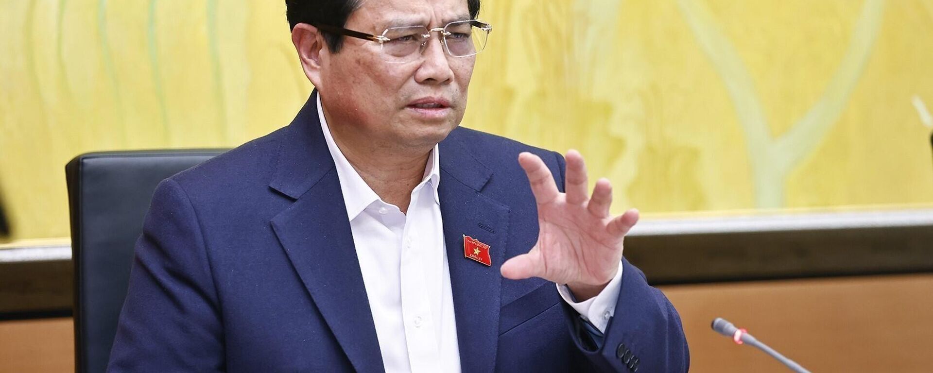 Quốc hội thảo luận về phát triển kinh tế - xã hội năm 2025 tăng trưởng đạt 8% trở lên - Sputnik Việt Nam, 1920, 14.02.2025
