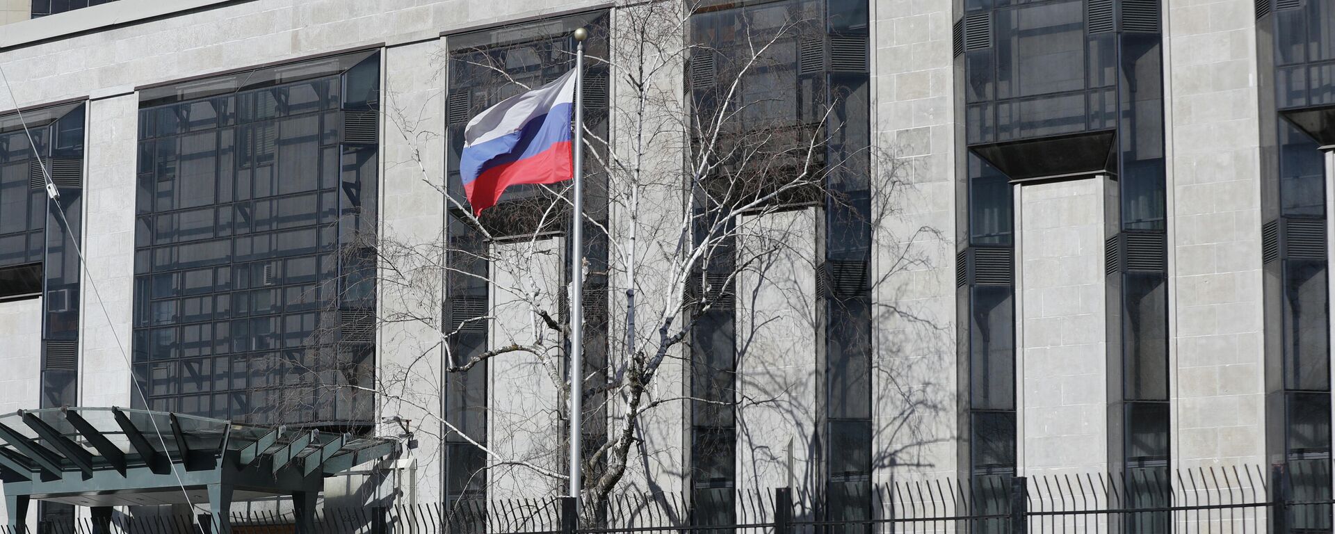 An outside view of the Russian Embassy in Ottawa, Ontario, on  March 26, 2018.  - Sputnik Việt Nam, 1920, 21.02.2025