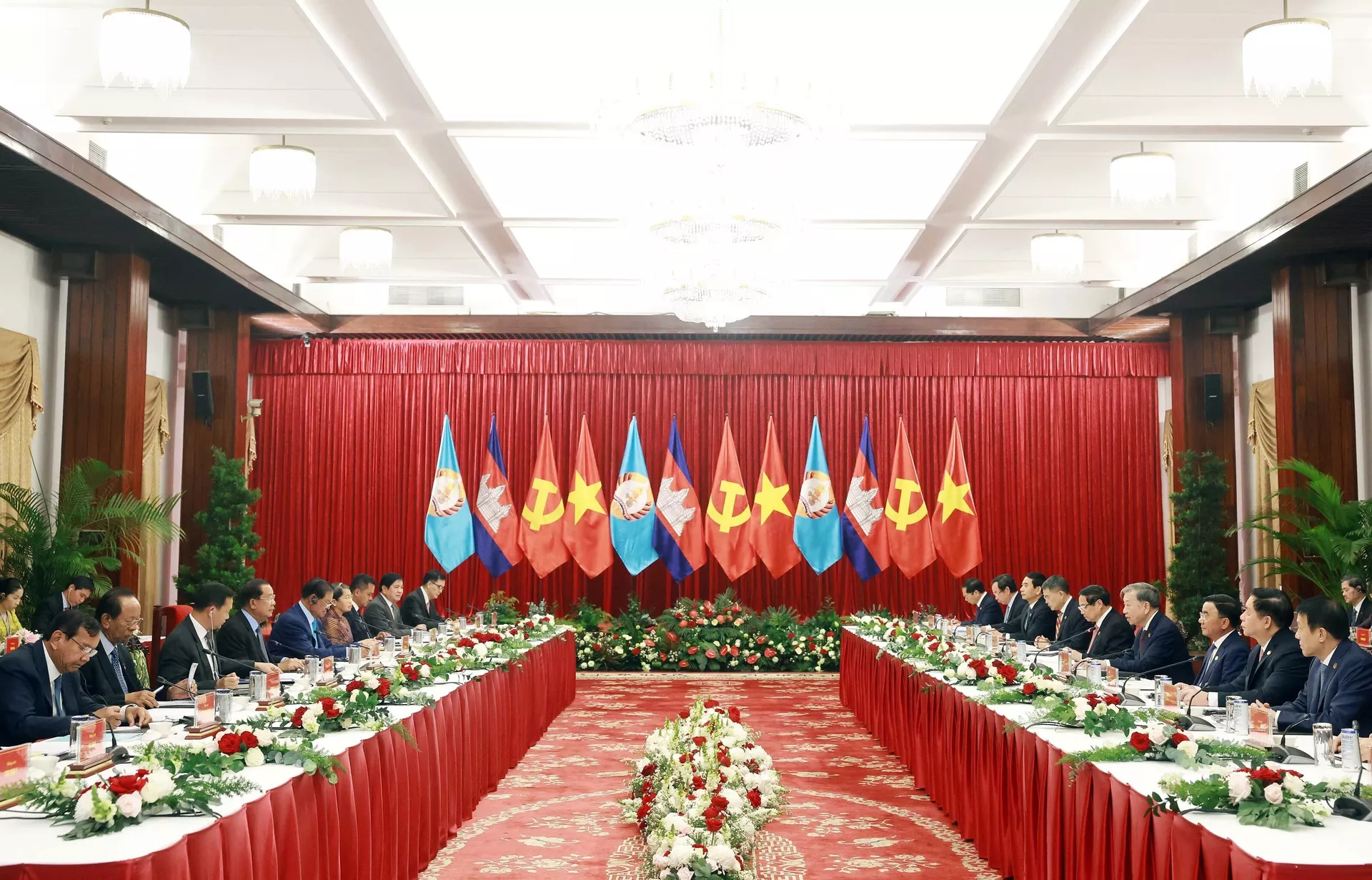 Cuộc gặp cấp cao giữa Bộ Chính trị Đảng Cộng sản Việt Nam và Ban Thường vụ Đảng Nhân dân Campuchia Cuộc gặp cấp cao giữa Bộ Chính trị Đảng Cộng sản Việt Nam và Ban Thường vụ Đảng Nhân dân Campuchia - Sputnik Việt Nam, 1920, 21.02.2025