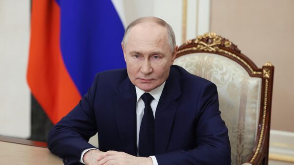 Tổng thống Vladimir Putin chúc mừng người dân Nga nhân Ngày của những người Bảo vệ Tổ quốc - Sputnik Việt Nam