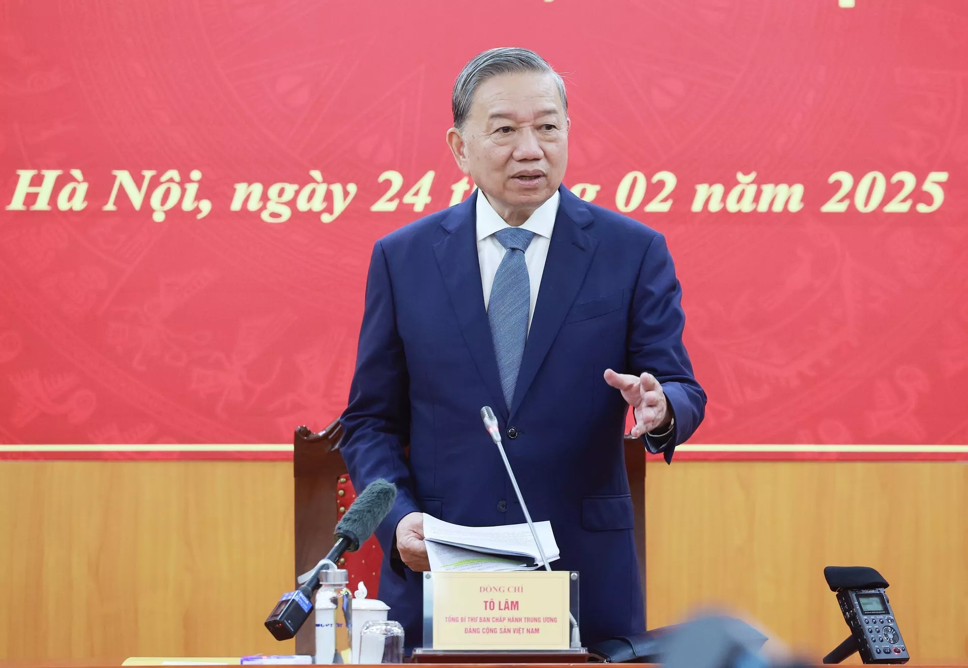 Tổng Bí thư Tô Lâm chủ trì buổi làm việc với Ban Chính sách, chiến lược Trung ương Tổng Bí thư Tô Lâm chủ trì buổi làm việc với Ban Chính sách, chiến lược Trung ương - Sputnik Việt Nam, 1920, 24.02.2025