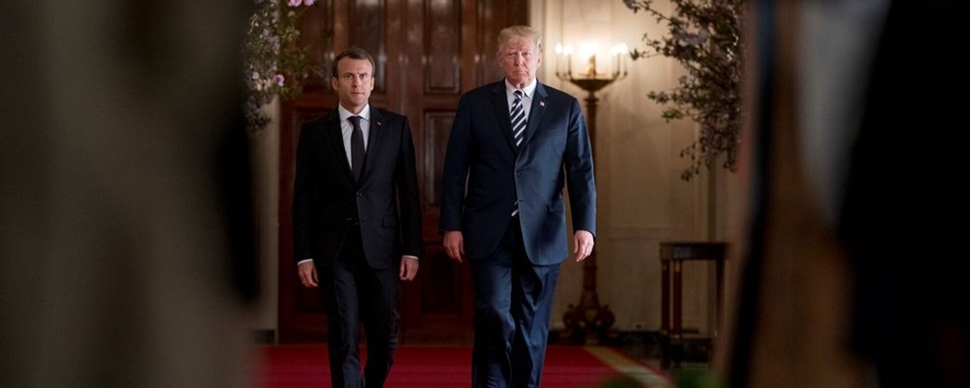 Tổng thống Pháp Emmanuel Macron và Tổng thống Mỹ Donald Trump - Sputnik Việt Nam, 1920, 25.02.2025