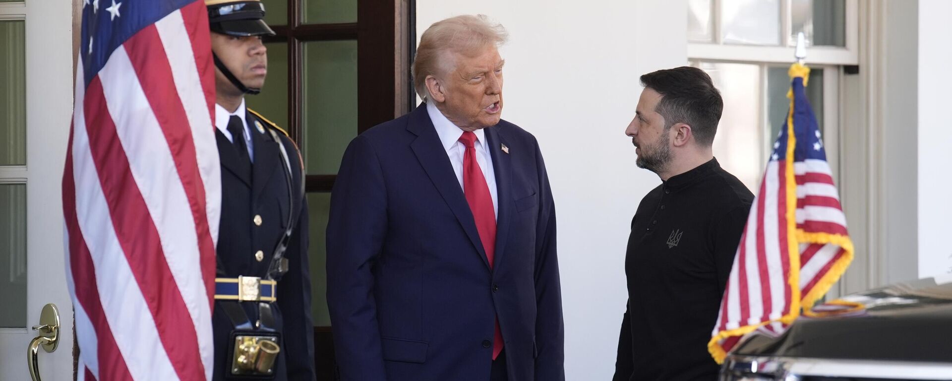 Tổng thống Donald Trump gặp Vladimir Zelensky trước ngưỡng cửa Nhà Trắng - Sputnik Việt Nam, 1920, 03.03.2025