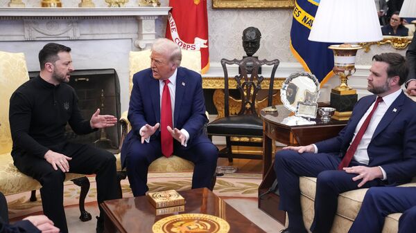 Tổng thống Hoa Kỳ Donald Trump và Phó Tổng thống J.D. Vance trong cuộc hội đàm với Vladimir Zelensky tại Phòng Bầu dục của Nhà Trắng - Sputnik Việt Nam