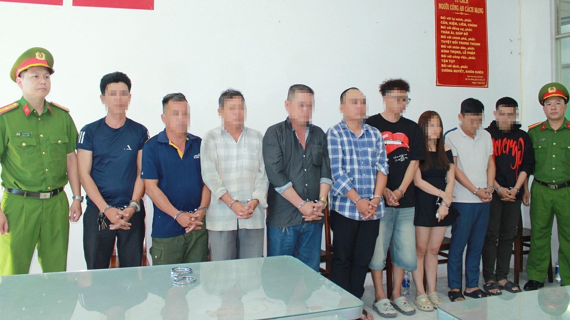 Thành phố Hồ Chí Minh bắt khẩn cấp 9 người khiêng “quan tài” diễu phố gây phẫn nộ dư luận - Sputnik Việt Nam, 1920, 10.03.2025