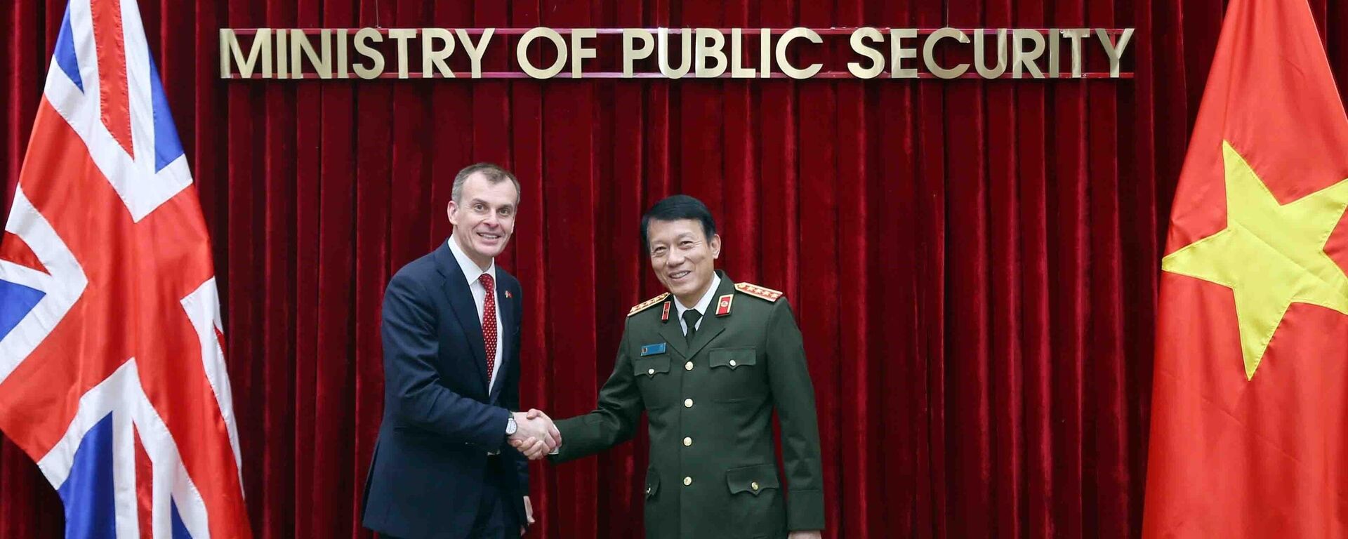 Đại tướng Lương Tam Quang, Bộ trưởng Bộ Công an tiếp Quốc vụ khanh Bộ Nội vụ Anh Simon Ridley - Sputnik Việt Nam, 1920, 04.03.2025
