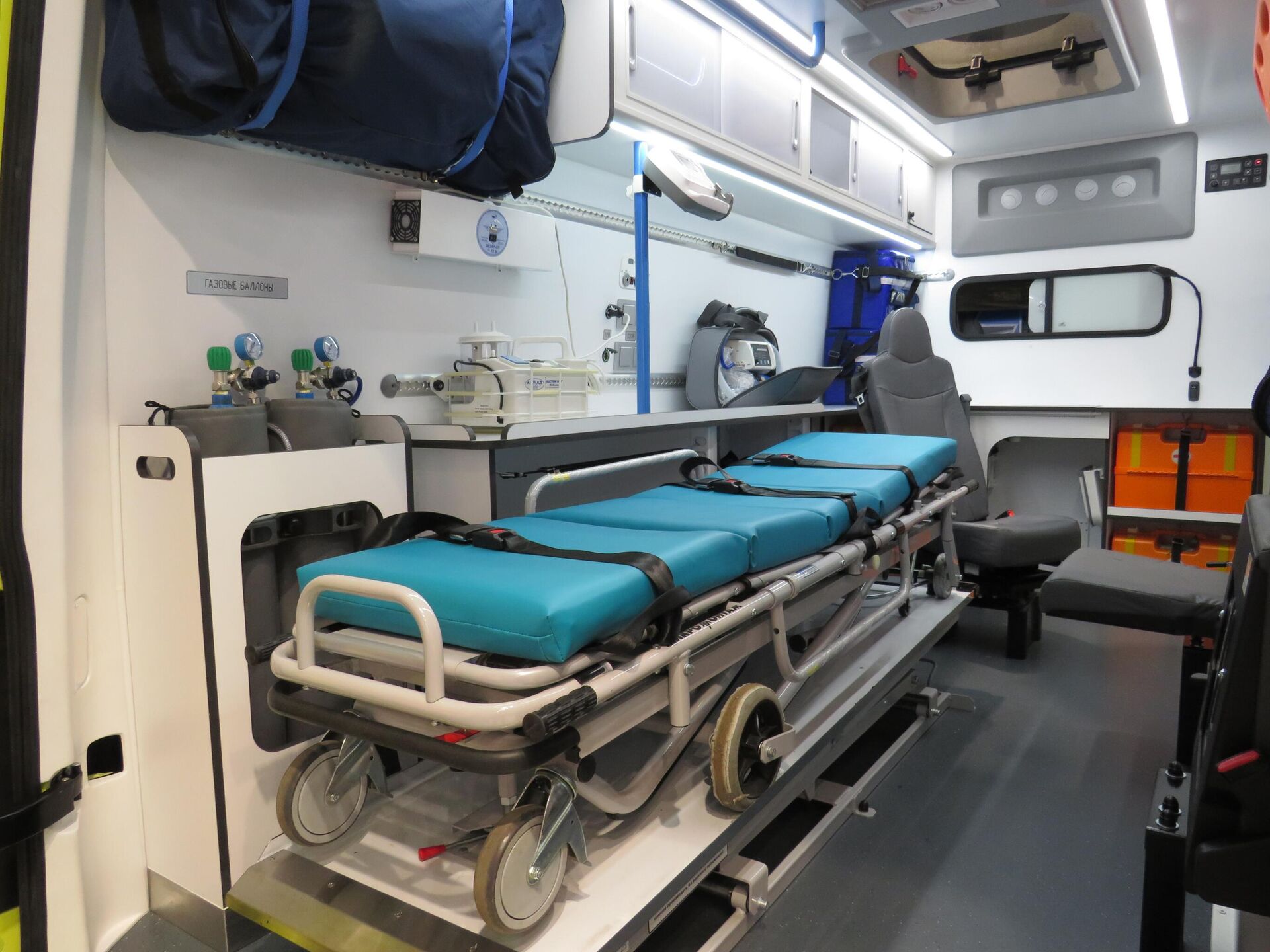 Khoang bệnh nhân trong xe cứu thương Sollers Atlant - Sputnik Việt Nam, 1920, 06.03.2025