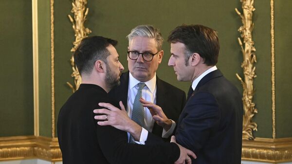 Thủ tướng Anh Keir Starmer,  Tổng thống Pháp Emmanuel Macron  và  Vladimir Zelensky  - Sputnik Việt Nam
