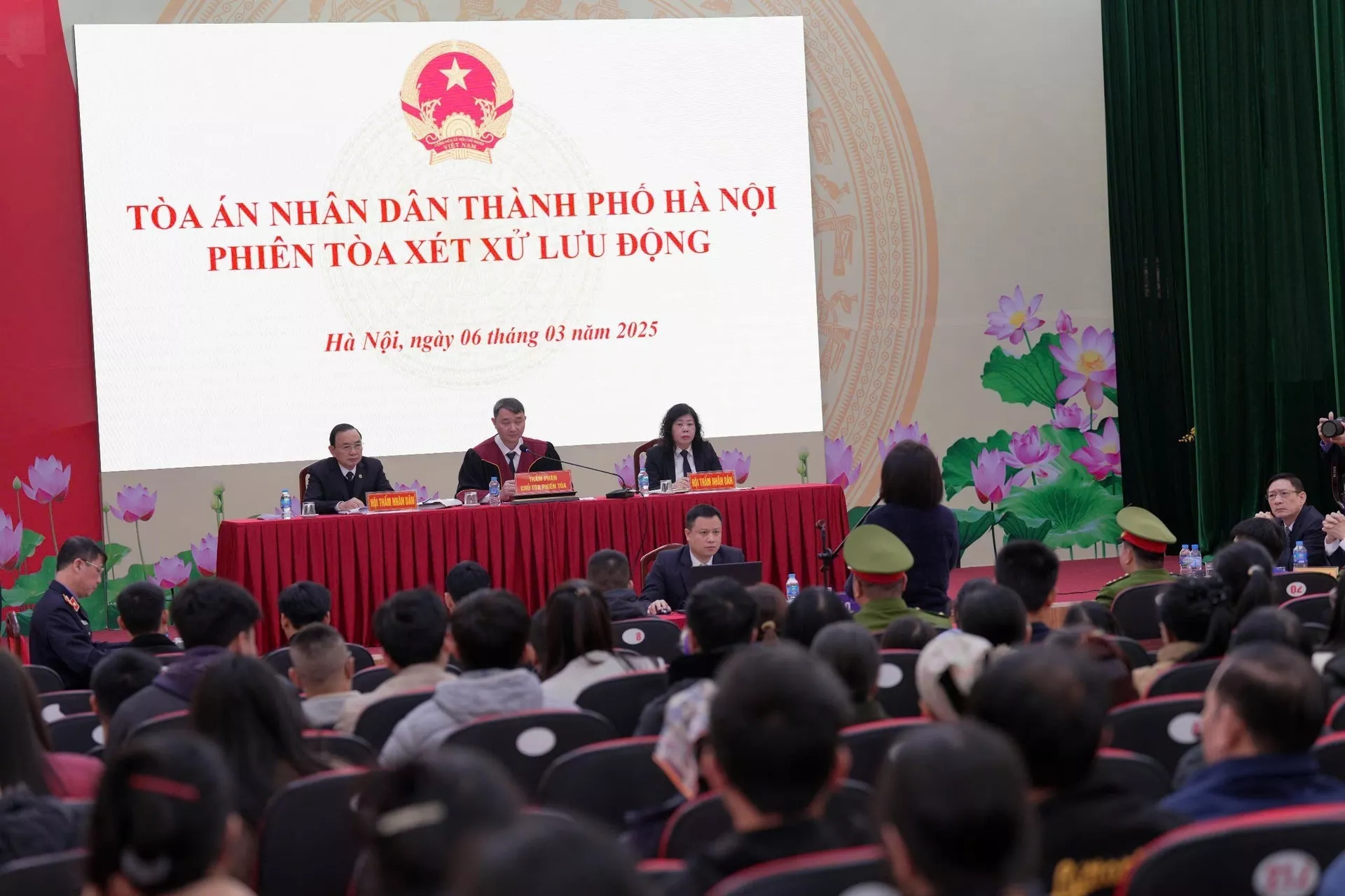 Phạt tù nhóm “thổi giá” 30 tỷ đồng/m2 đất đấu giá ở Sóc Sơn (Hà Nội) Phạt tù nhóm “thổi giá” 30 tỷ đồng/m2 đất đấu giá ở Sóc Sơn (Hà Nội) - Sputnik Việt Nam, 1920, 06.03.2025