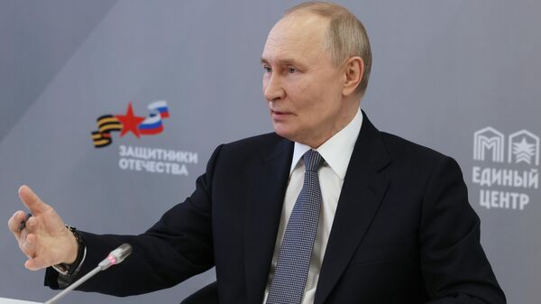 Tổng thống Vladimir Putin đã gặp gỡ các nhân viên và người bảo trợ của tổ chức hỗ trợ những người tham gia chiến dịch quân sự đặc biệt Những người bảo vệ Tổ quốc - Sputnik Việt Nam