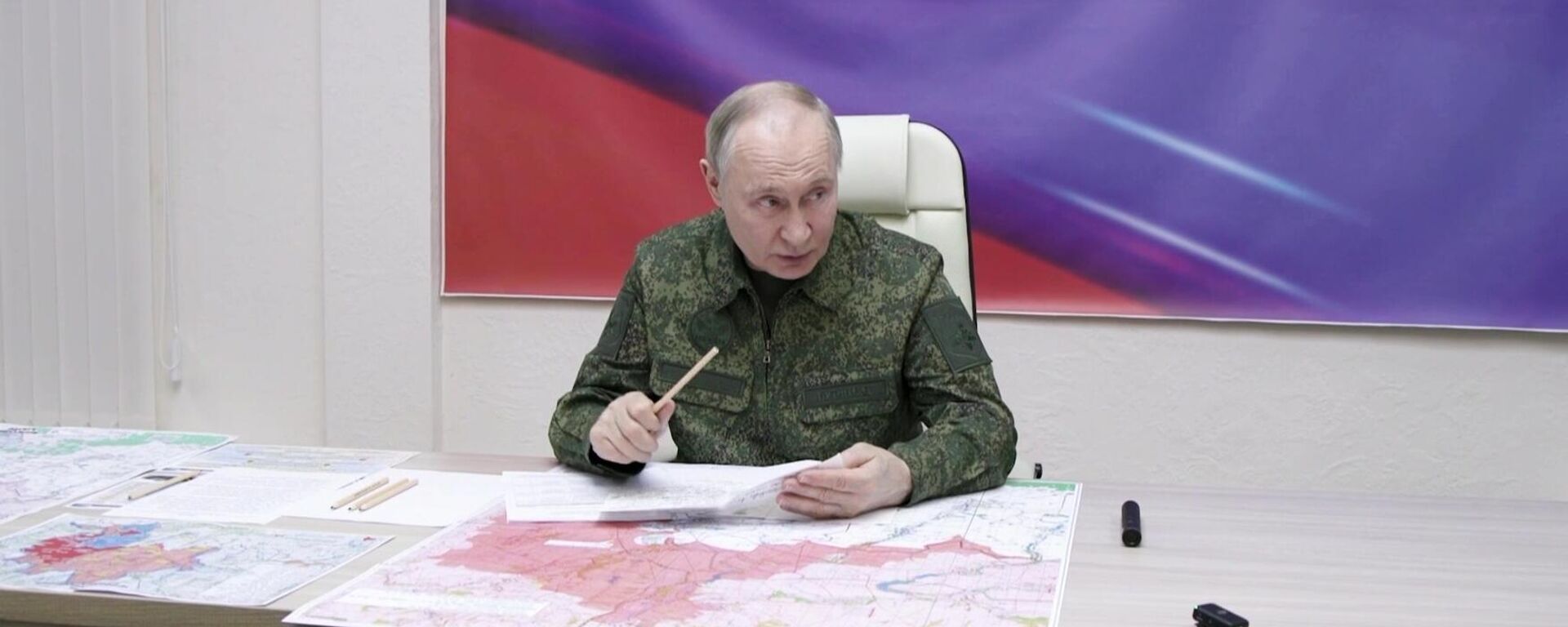 Tổng thống Vladimir Putin đã có cuộc họp tại một trong những sở chỉ huy của nhóm tàu ​​Kursk - Sputnik Việt Nam, 1920, 13.03.2025