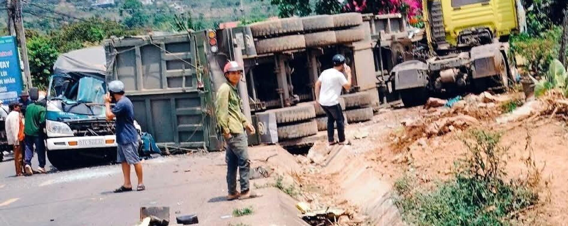 Tai nạn liên hoàn trên đường liên xã, 4 người thương vong - Sputnik Việt Nam, 1920, 17.03.2025