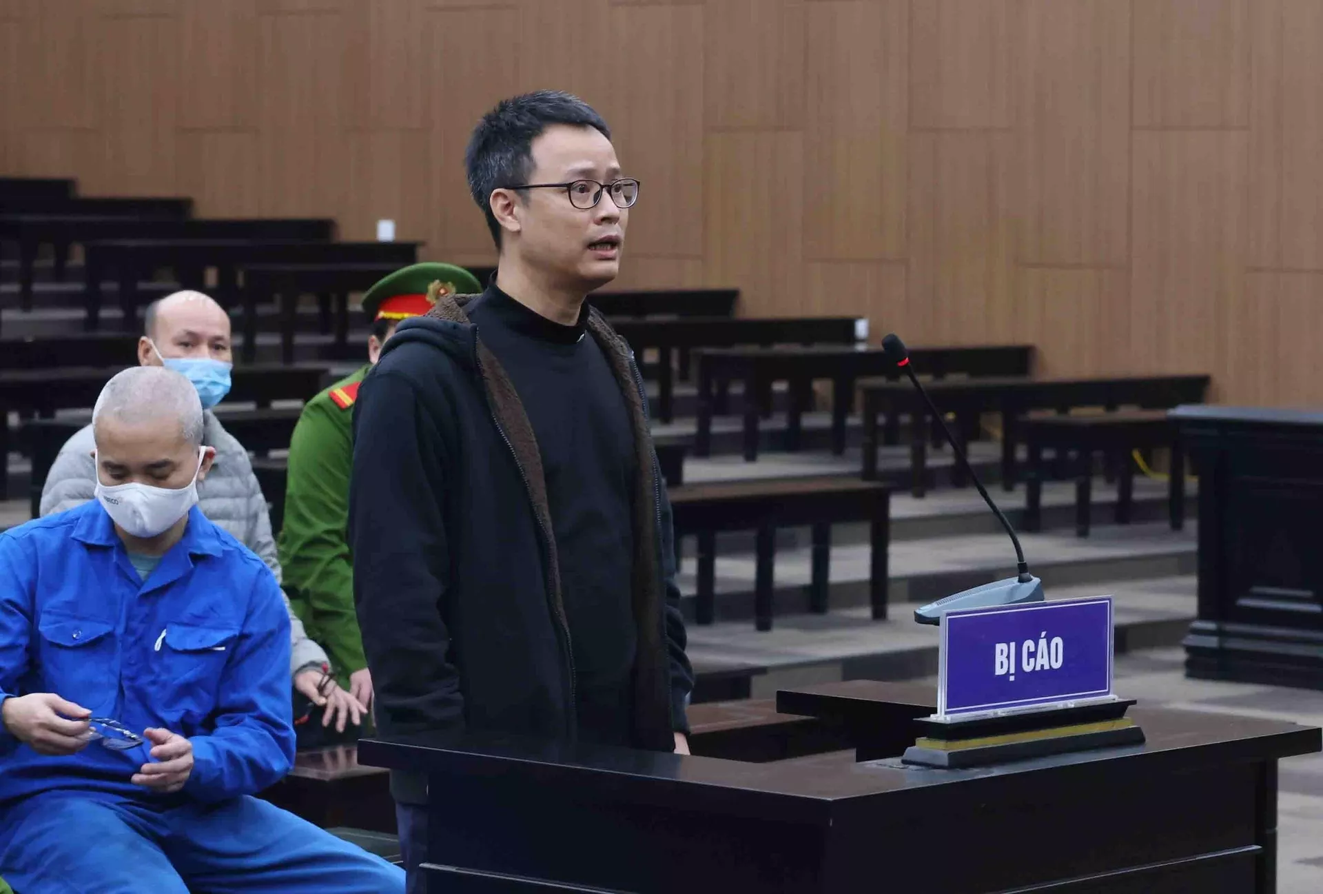 Bị cáo Đỗ Văn Sơn (cựu Trưởng Ban 2 Công ty AIC) khai báo trước toà. Bị cáo Đỗ Văn Sơn (cựu Trưởng Ban 2 Công ty AIC) khai báo trước toà. - Sputnik Việt Nam, 1920, 17.03.2025