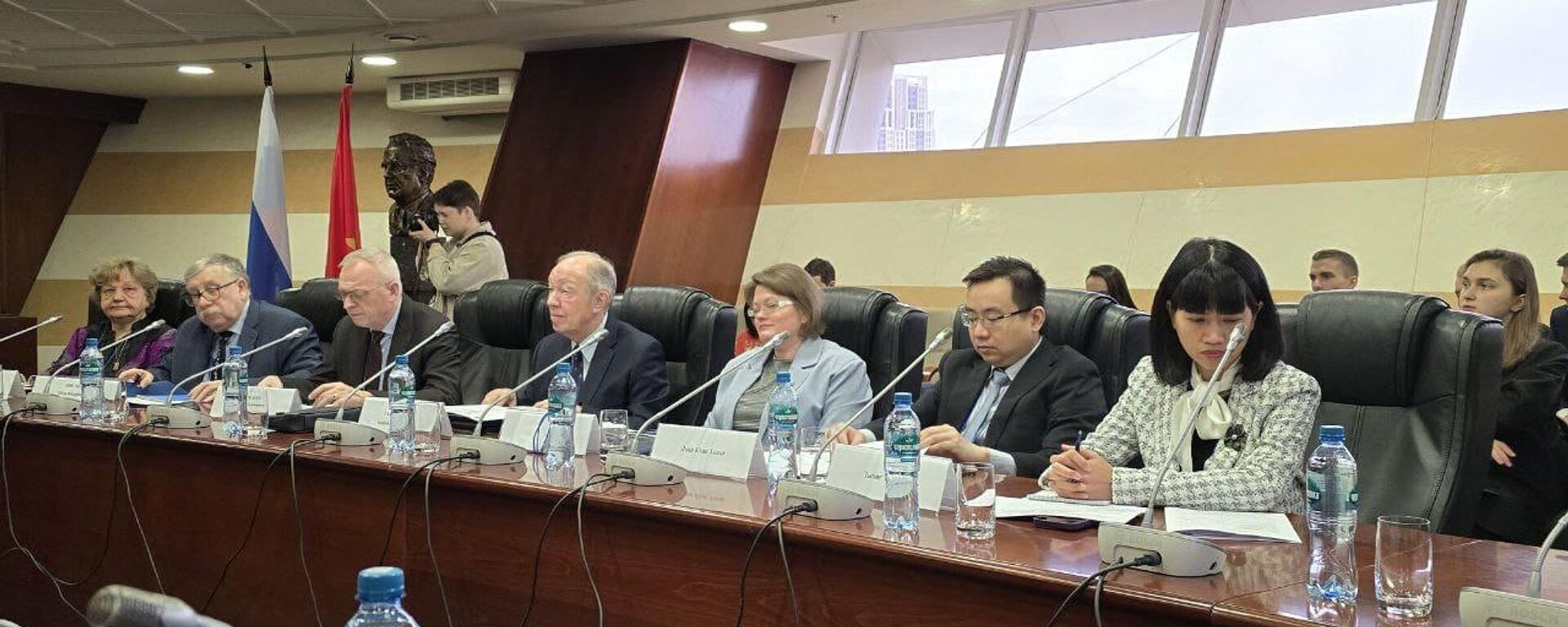 Ban giám khảo nghiêm ngặt - Sputnik Việt Nam, 1920, 17.03.2025