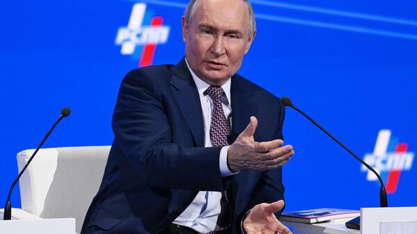 Tổng thống Nga Vladimir Putin tại Đại hội lần thứ XXXIV của Liên minh các nhà công nghiệp và doanh nhân Nga (RSPP). - Sputnik Việt Nam